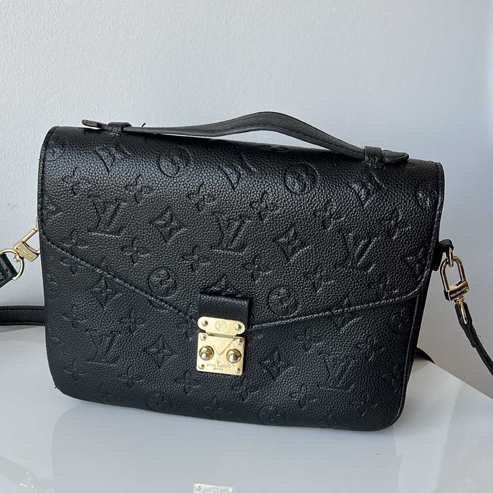 Louis Vuitton Black Bag 💼